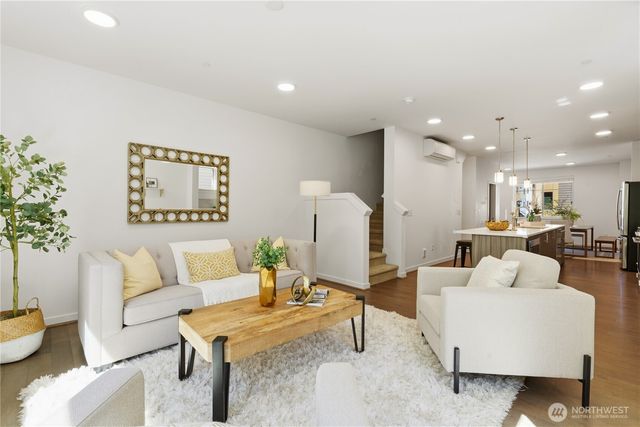 15865 NE 14th Road, Bellevue, WA 98008