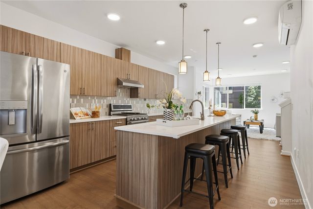 15865 NE 14th Road, Bellevue, WA 98008