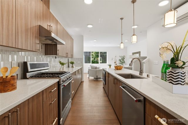 15865 NE 14th Road, Bellevue, WA 98008