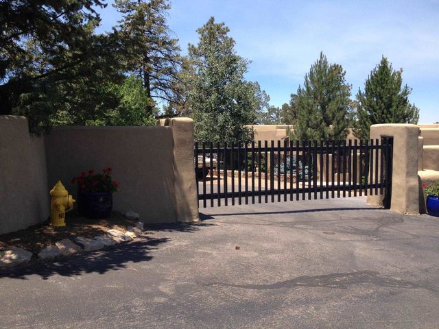 1404 Tesuque Creek, Santa Fe, NM 87501