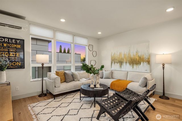 1122 5th Avenue N, Seattle, WA 98109