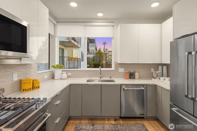 1122 5th Avenue N, Seattle, WA 98109