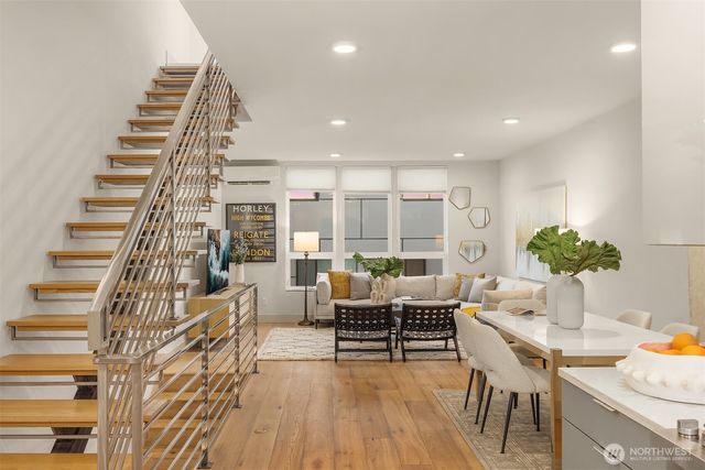 1122 5th Avenue N, Seattle, WA 98109