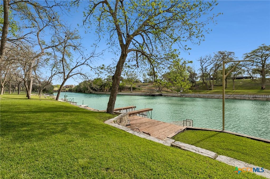 Image 11 of property listing at 344 Shangrila Lane, New Braunfels, TX 78130