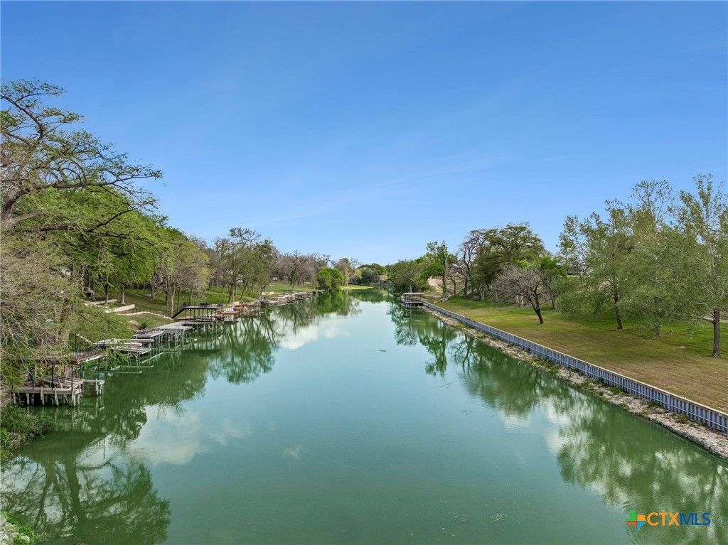 Image 13 of property listing at 344 Shangrila Lane, New Braunfels, TX 78130
