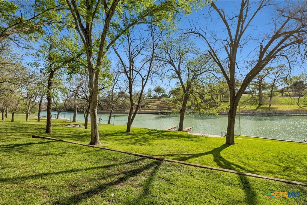Image 16 of property listing at 344 Shangrila Lane, New Braunfels, TX 78130