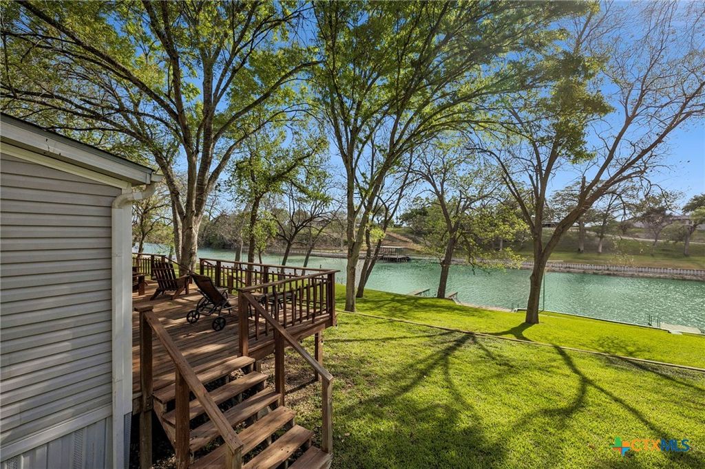 Image 18 of property listing at 344 Shangrila Lane, New Braunfels, TX 78130