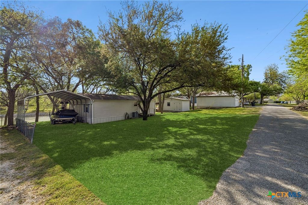 Image 24 of property listing at 344 Shangrila Lane, New Braunfels, TX 78130