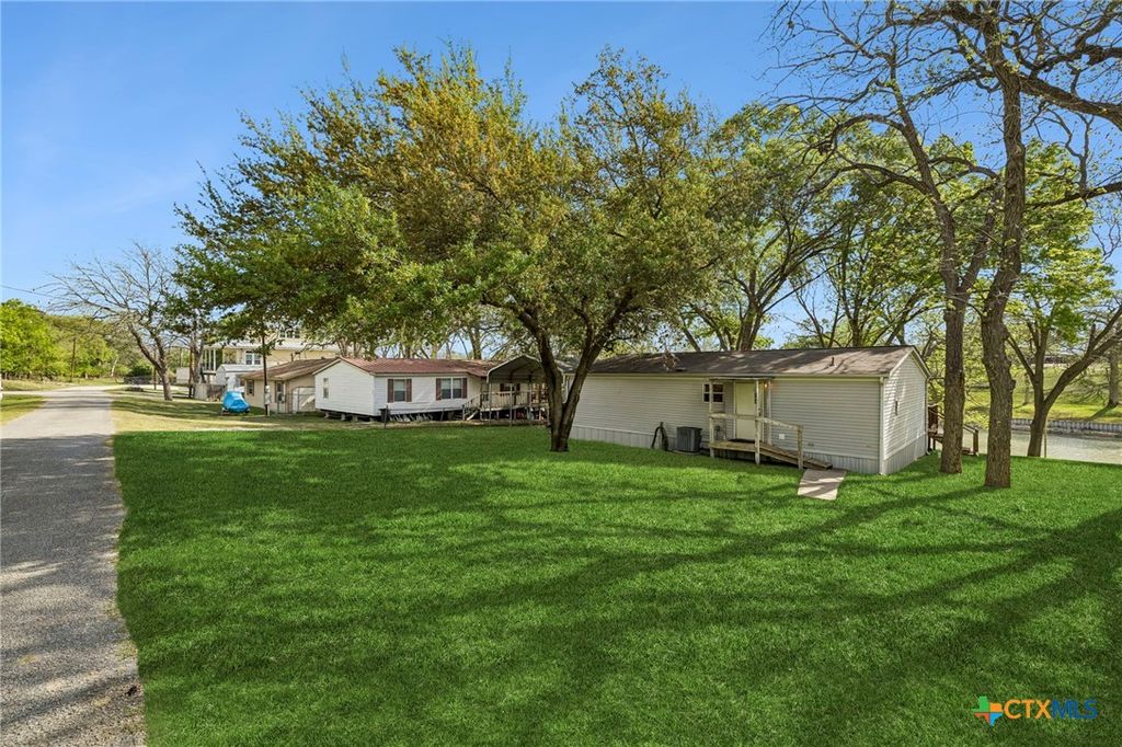 Image 25 of property listing at 344 Shangrila Lane, New Braunfels, TX 78130