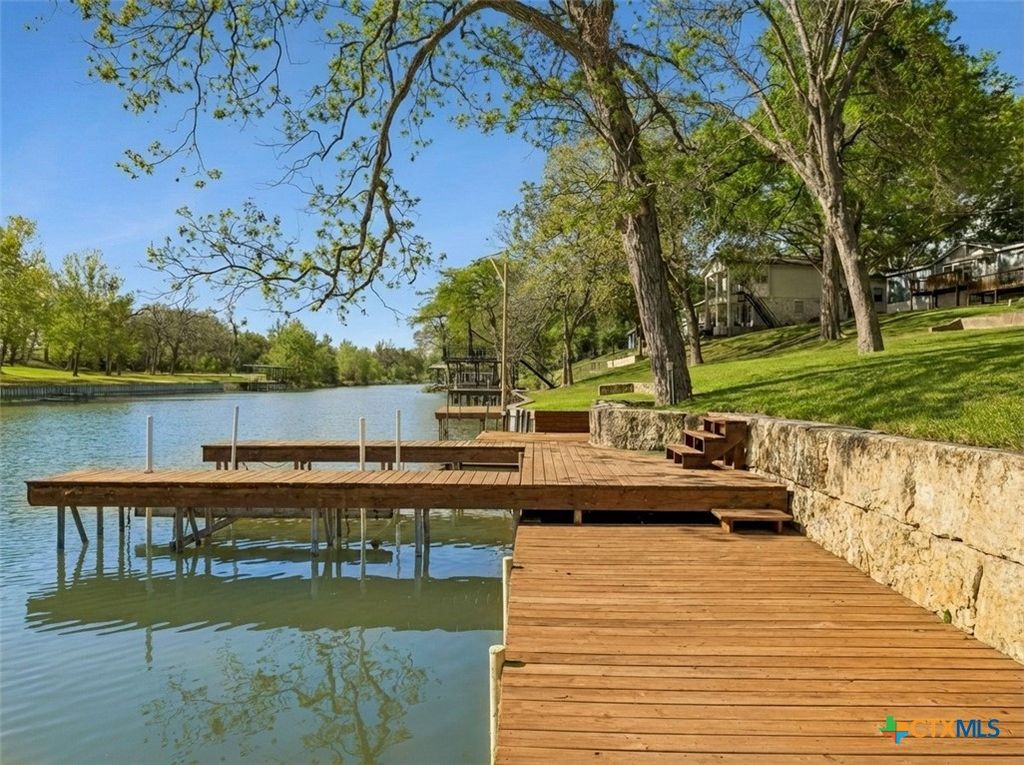 Image 3 of property listing at 344 Shangrila Lane, New Braunfels, TX 78130