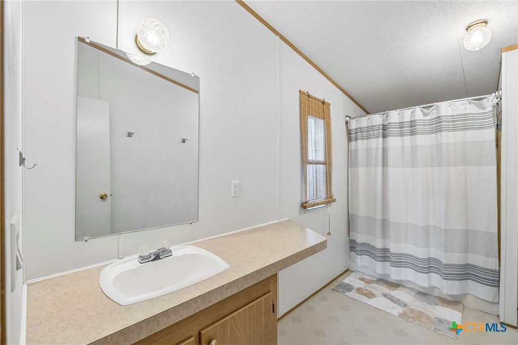 Image 34 of property listing at 344 Shangrila Lane, New Braunfels, TX 78130