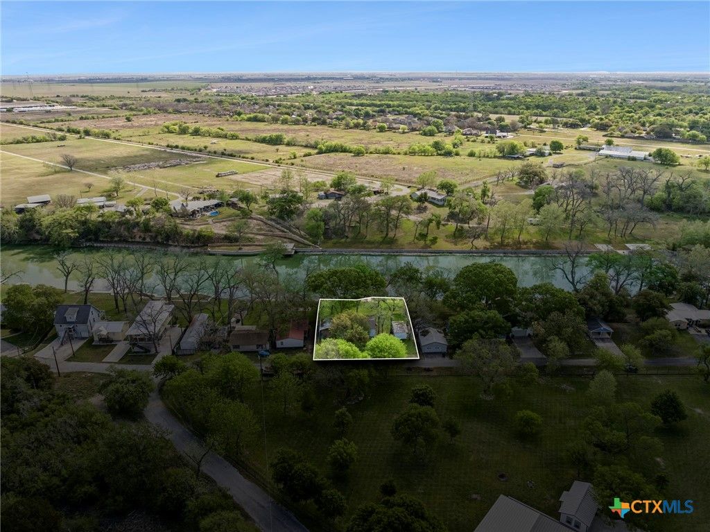 Image 5 of property listing at 344 Shangrila Lane, New Braunfels, TX 78130