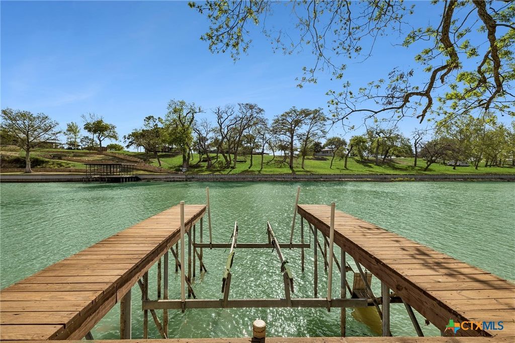 Image 7 of property listing at 344 Shangrila Lane, New Braunfels, TX 78130