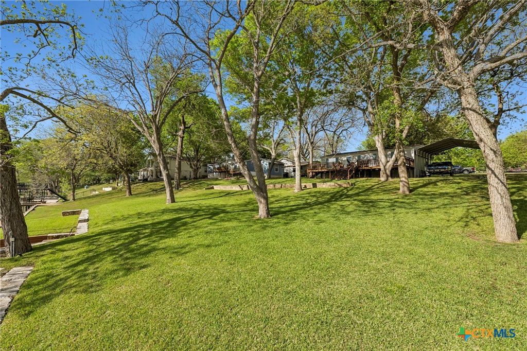 Image 9 of property listing at 344 Shangrila Lane, New Braunfels, TX 78130