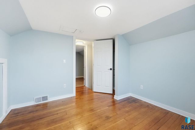 1415 E 5th St Street, Sioux Falls, SD 57103