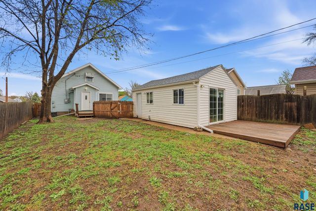 1415 E 5th St Street, Sioux Falls, SD 57103