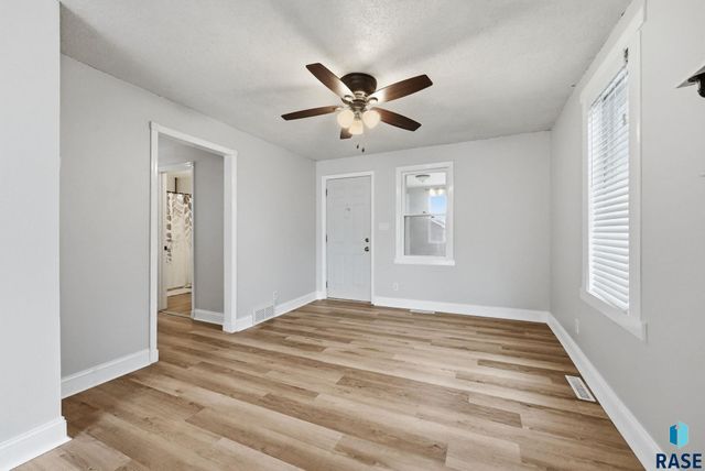 1415 E 5th St Street, Sioux Falls, SD 57103