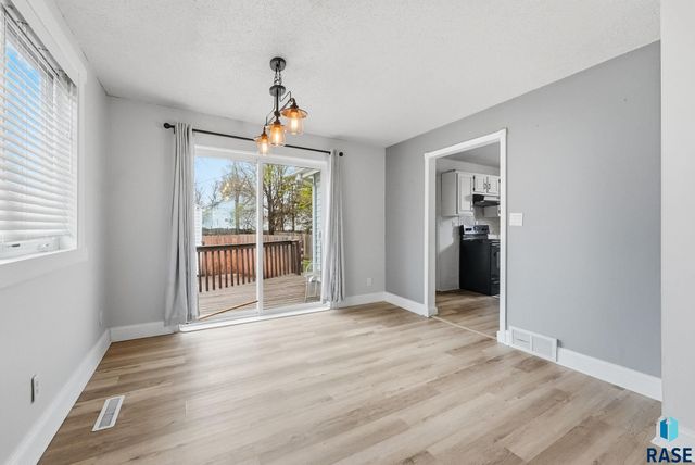 1415 E 5th St Street, Sioux Falls, SD 57103