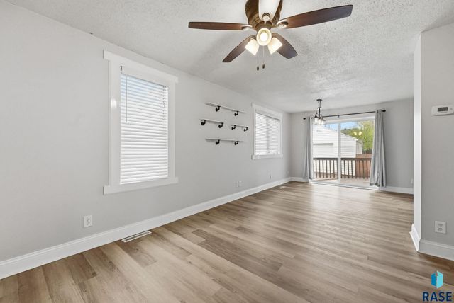 1415 E 5th St Street, Sioux Falls, SD 57103
