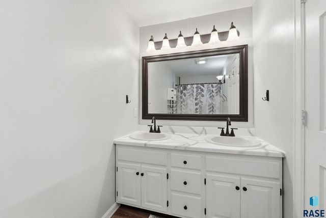 1415 E 5th St Street, Sioux Falls, SD 57103