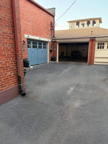 117 W Frederick St Apt 2, Staunton, VA 24401