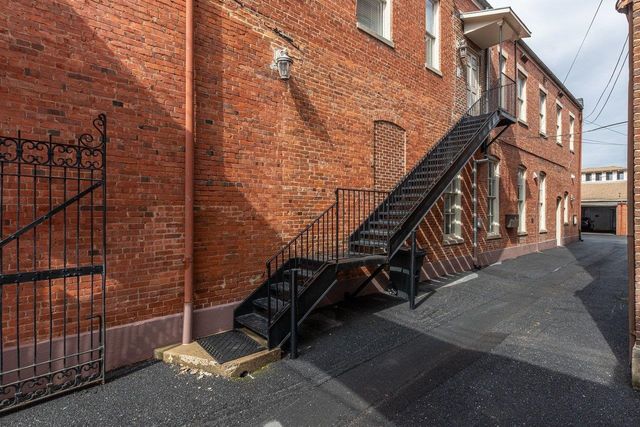 117 W Frederick St Apt 2, Staunton, VA 24401