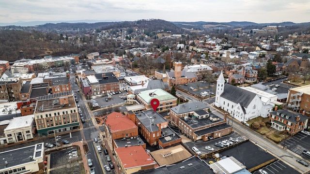 117 W Frederick St Apt 2, Staunton, VA 24401