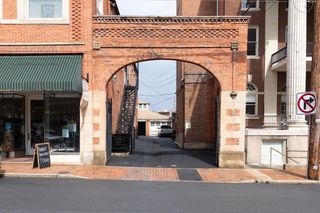 117 W Frederick St Apt 2, Staunton, VA 24401