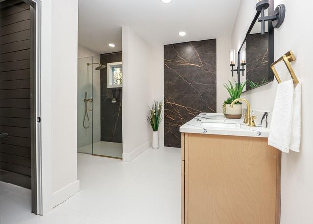 2566 Creekwood Terrace, Decatur, GA 30030