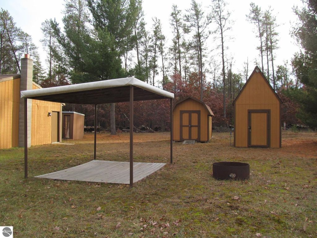 Image 17 of property listing at 1191 W 10 1/2 Mile Road, Irons, MI 49644