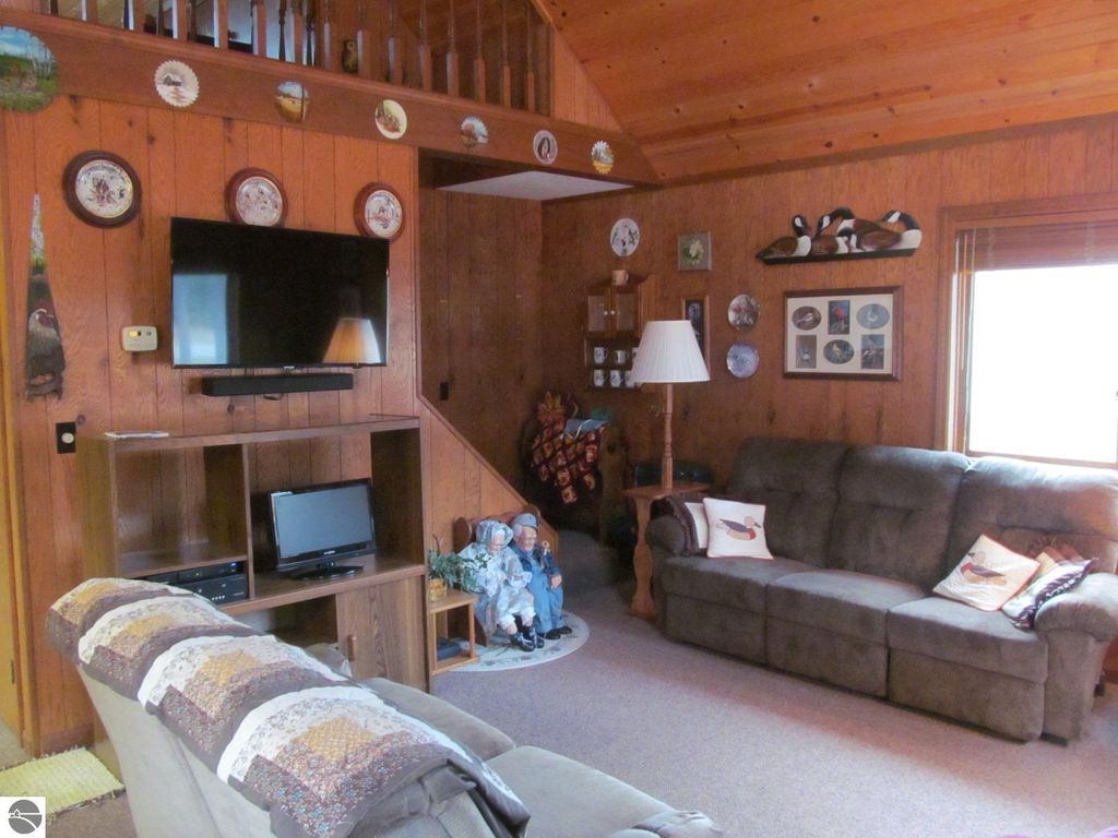 Image 8 of property listing at 1191 W 10 1/2 Mile Road, Irons, MI 49644