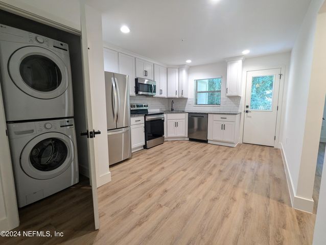 1900 DANESE Court, Jacksonville, FL 32207