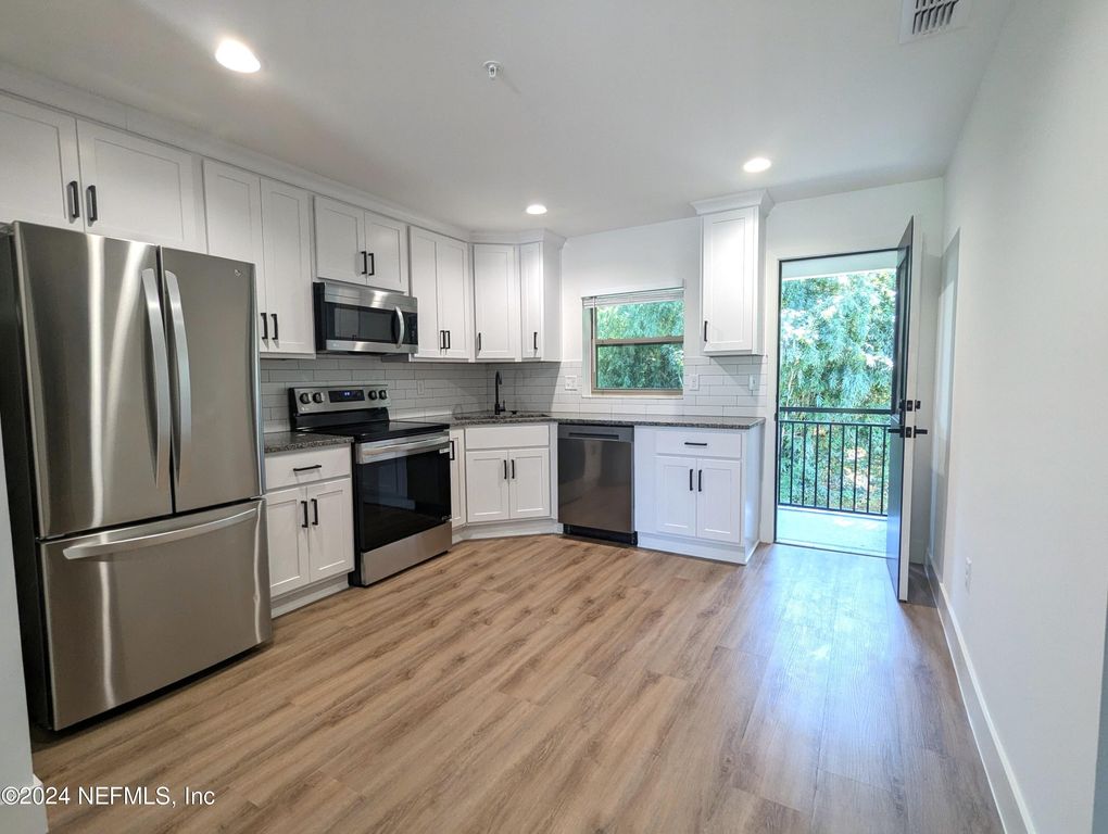 1900 DANESE Court, Jacksonville, FL 32207