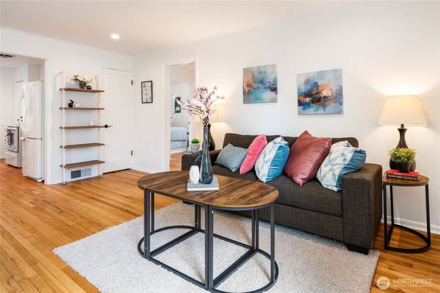 4718 49th Avenue SW, Seattle, WA 98116