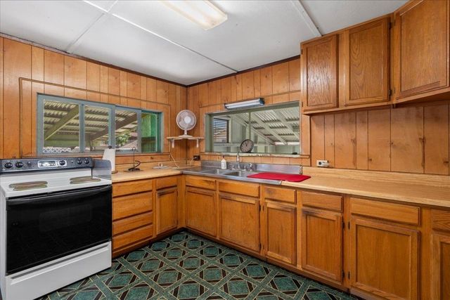 275 Kenolio Rd, Kihei, HI 96753