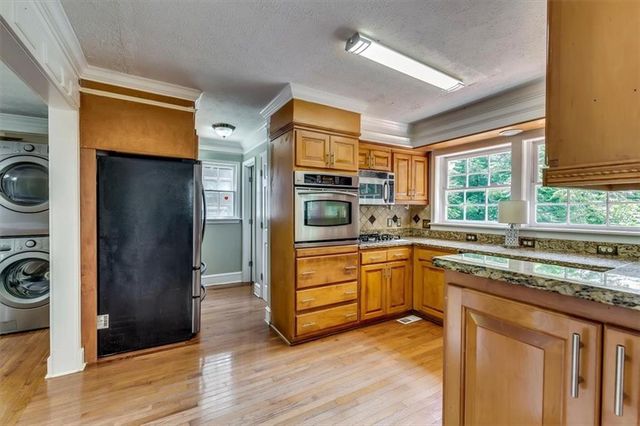 6963 Whispering Oaks Court, Stone Mountain, GA 30087