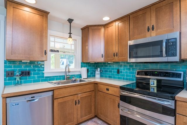 2 Lakeview Ave, Granby, MA 01033