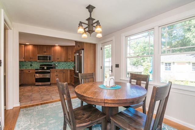 2 Lakeview Ave, Granby, MA 01033
