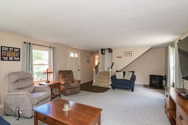 2 Lakeview Ave, Granby, MA 01033