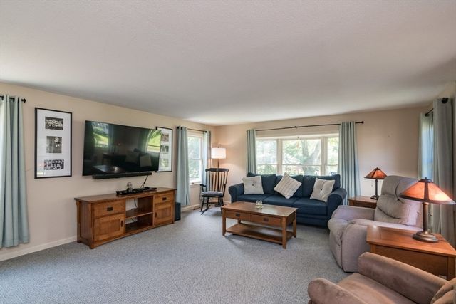 2 Lakeview Ave, Granby, MA 01033