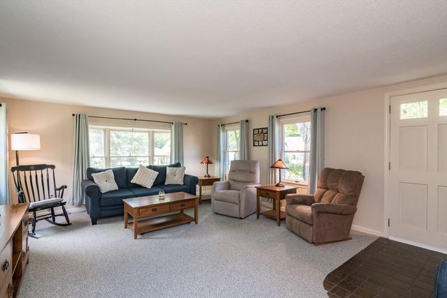 2 Lakeview Ave, Granby, MA 01033
