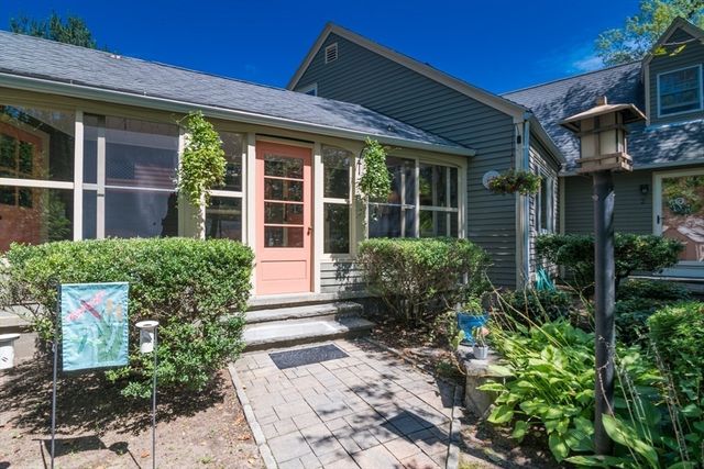 2 Lakeview Ave, Granby, MA 01033