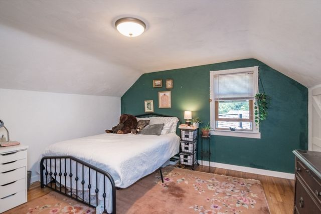 2 Lakeview Ave, Granby, MA 01033
