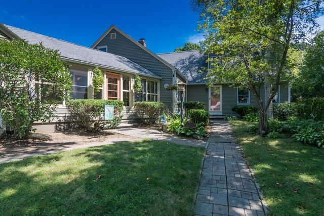 2 Lakeview Ave, Granby, MA 01033
