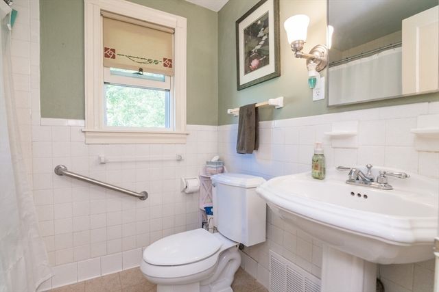 2 Lakeview Ave, Granby, MA 01033