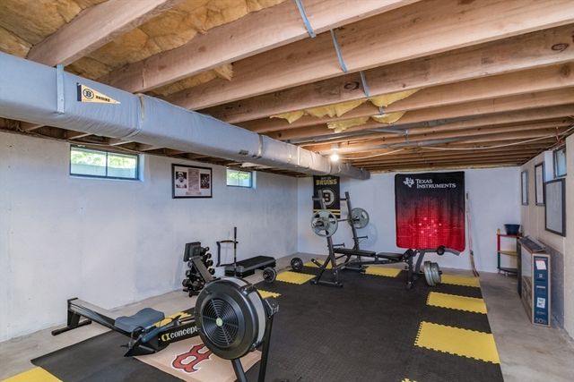 2 Lakeview Ave, Granby, MA 01033