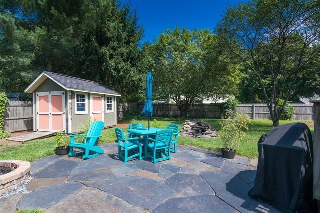 2 Lakeview Ave, Granby, MA 01033
