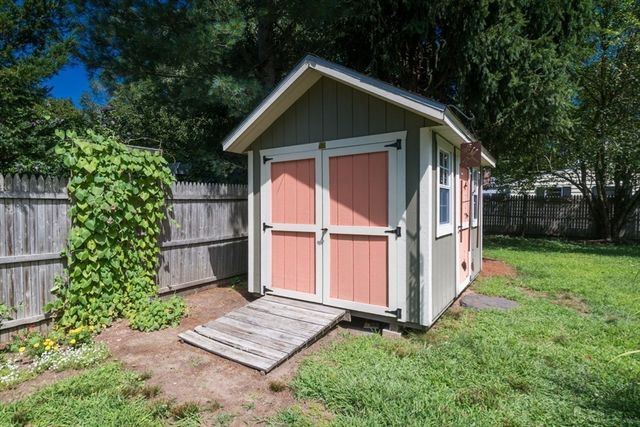 2 Lakeview Ave, Granby, MA 01033