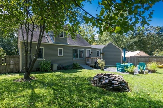 2 Lakeview Ave, Granby, MA 01033