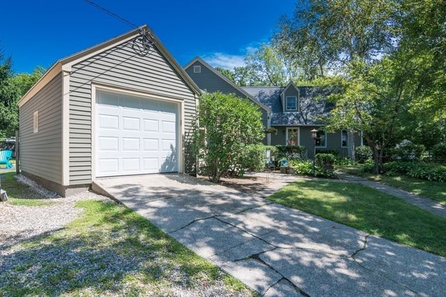 2 Lakeview Ave, Granby, MA 01033